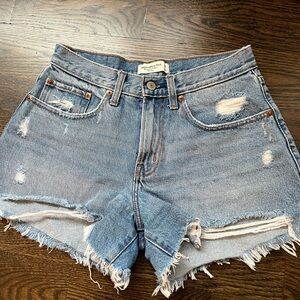 Abercrombie Mid Rise Boyfriend Short